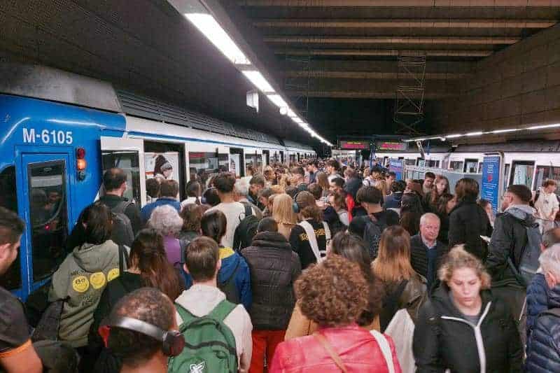 Transbordo de viajeros de la línea 9 de Metro de Madrid (fuente: Plataforma Rivas Respira).