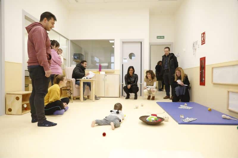 Inauguración de la primera escuela infantil de El Cañaveral por la vicealcaldesa de Madrid, Begoña Villacís; acompañada de la delegada de Participación, Silvia Saavedra, y el concejal presidente de Vicálvaro, Martín Casariego (fuente: Ayuntamiento de Madrid).