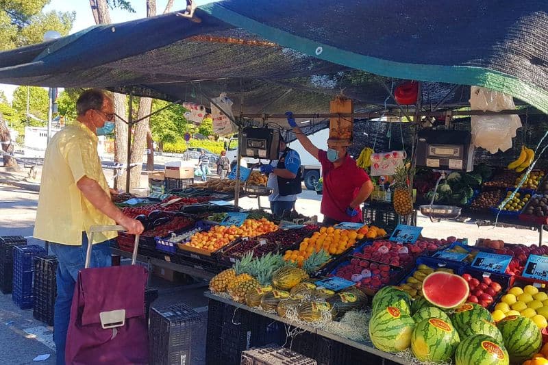 Mercadillo municipal en Aluche (fuente: Ayuntamiento de Madrid).