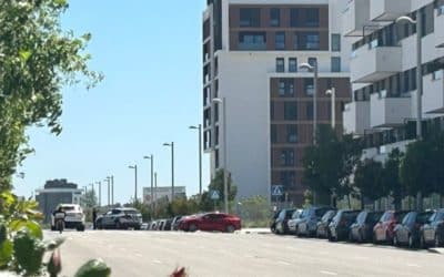 Herida una joven en un accidente de tráfico en la avenida de Miguel Delibes
