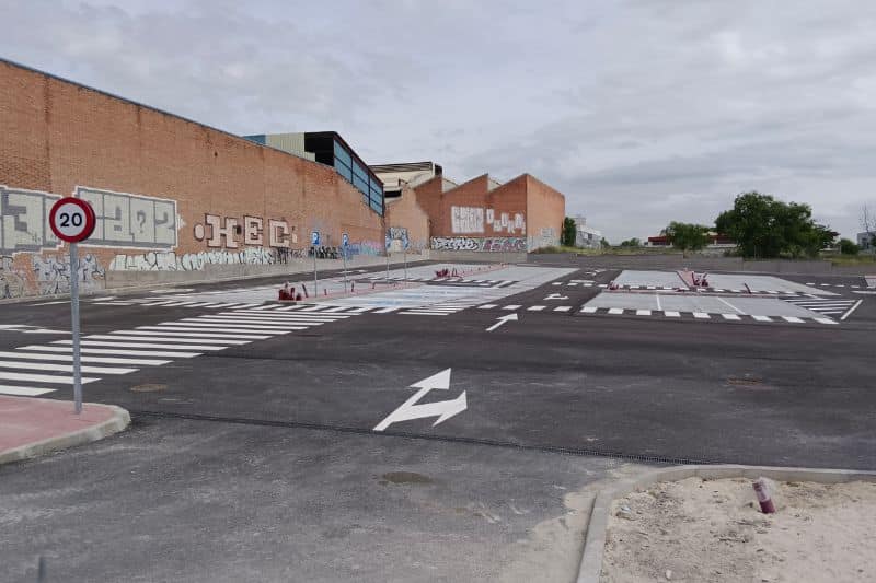 Obras de construcción de la electrolinera de la calle de la Pirotecnia, en el distrito de Vicálvaro (fuente: Nuevo Sureste).