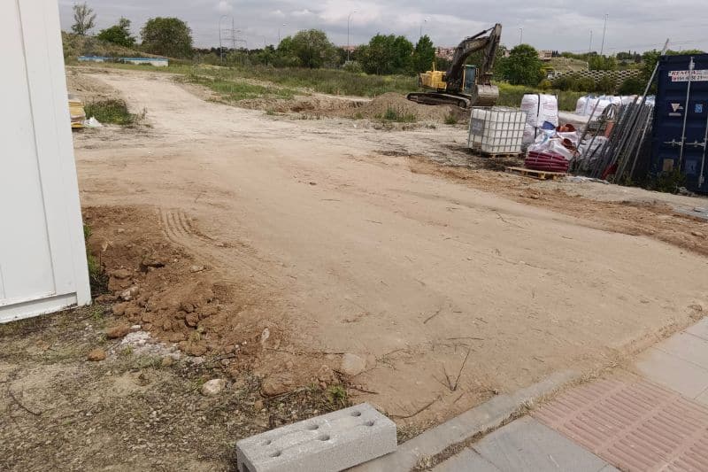 Obras de construcción de la primera gasolinera de El Cañaveral, en la avenida de las Suertes de la Villa (fuente: Nuevo Sureste).