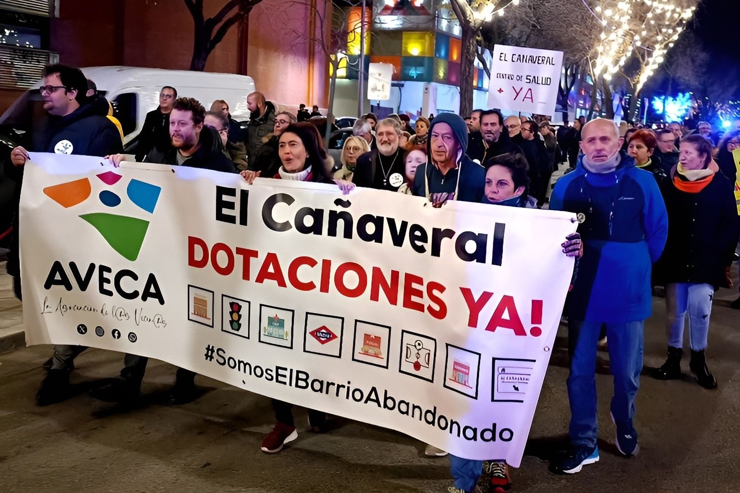 Miembros de AVECA durante una protesta en favor de la sanidad pública (foto: AVECA)