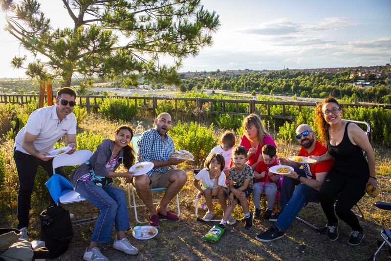 El Cañaveral ‘hace barrio’ durante su primera Noche de la Tortilla