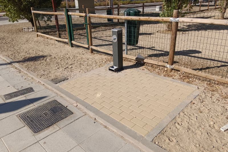 El Ayuntamiento comienza a instalar las nuevas fuentes de agua potable de El Cañaveral