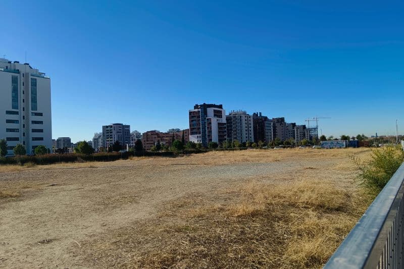 Parcela donde se construirá la instalación deportiva básica El Cañaveral II (fuente: Nuevo Sureste)