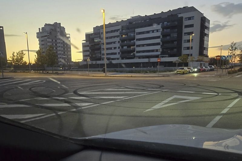 Carreras ilegales y derrapes en El Cañaveral: los vecinos piden más vigilancia policial