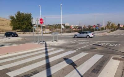 El Ayuntamiento estudia fórmulas para acabar con el punto negro de tráfico de la calle de las Suertes de la Villa