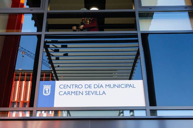 Carmen Sevilla da nombre al nuevo centro de día del Ensanche de Vallecas