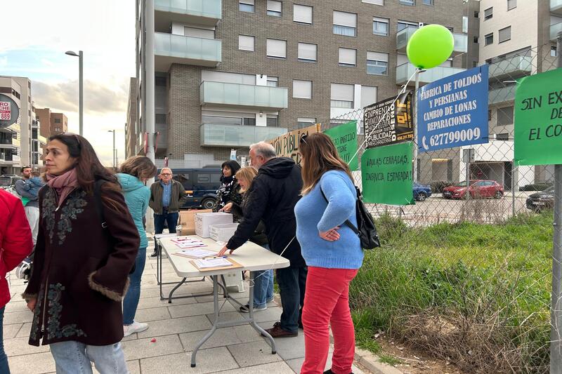 4.524 vecinos de El Cañaveral firman para exigir «un colegio completo»