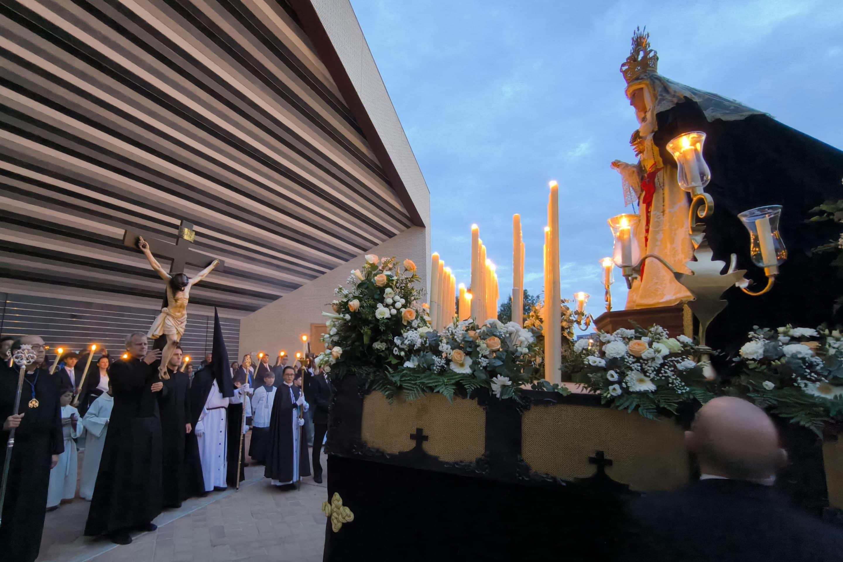 Encuentro entre la Virgen de la Estrella y el Cristo del Ensanche (foto: Nuevo Sureste)