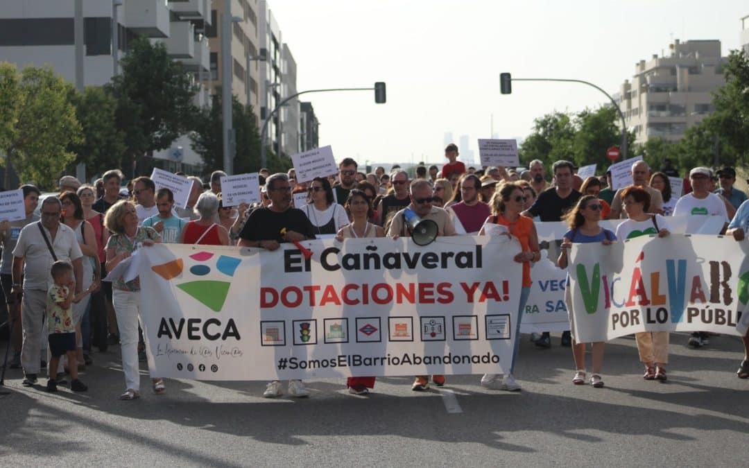 Más de 150 personas se manifiestan en El Cañaveral para exigir un centro de salud